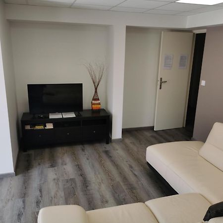 Logement Spacieux Rez-De-Chaussee, Jardin, Stationnement Devant, A 5 Minutes A Pied Du Centre De Sarlat Villa Luaran gambar