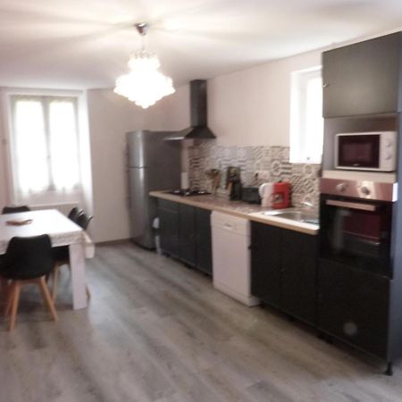 Logement Spacieux Rez-De-Chaussee, Jardin, Stationnement Devant, A 5 Minutes A Pied Du Centre De Sarlat Villa Luaran gambar