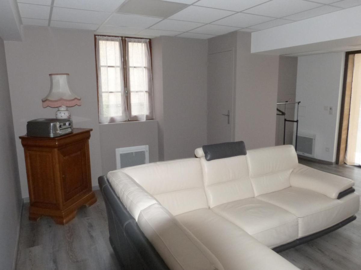 Logement Spacieux Rez-De-Chaussee, Jardin, Stationnement Devant, A 5 Minutes A Pied Du Centre De Sarlat Villa Luaran gambar