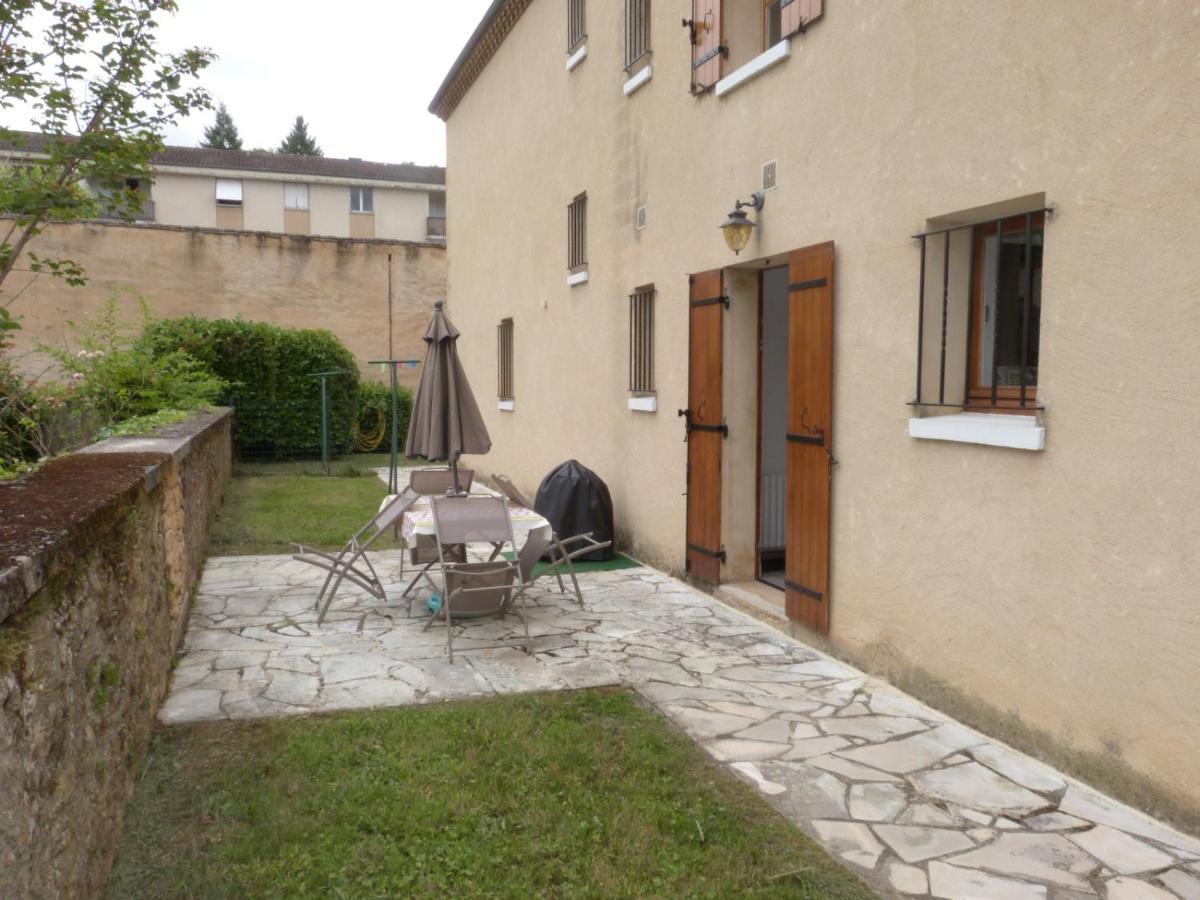 Logement Spacieux Rez-De-Chaussee, Jardin, Stationnement Devant, A 5 Minutes A Pied Du Centre De Sarlat Villa Luaran gambar