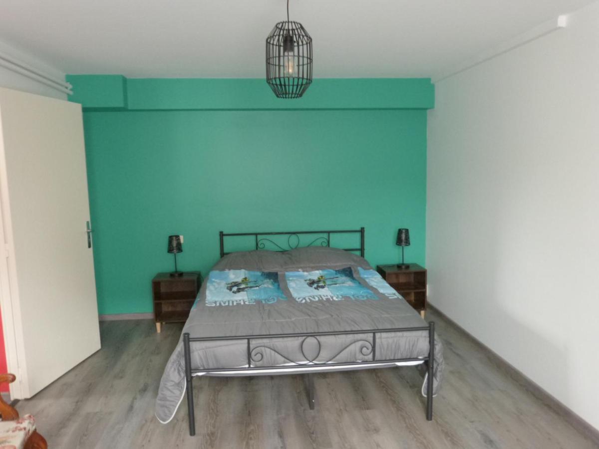 Logement Spacieux Rez-De-Chaussee, Jardin, Stationnement Devant, A 5 Minutes A Pied Du Centre De Sarlat Villa Luaran gambar